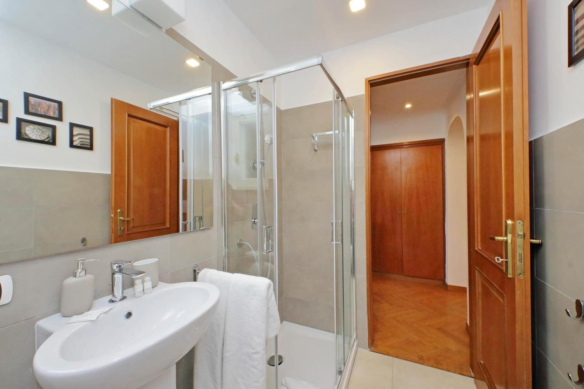 Ych-Comfortable 2 Bedrooms Flat Near Colosseum Rom Exteriör bild